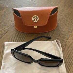 New black Tory Burch sunglasses